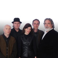 Book 10,000 Maniacs