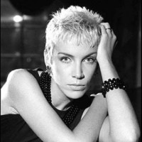 Book Annie Lennox
