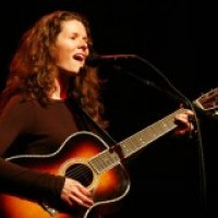 Book Edie Brickell