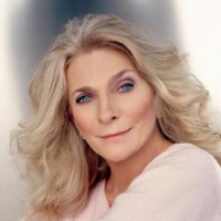 Book Judy Collins