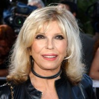 Book Nancy Sinatra