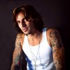 Book Tommy Lee